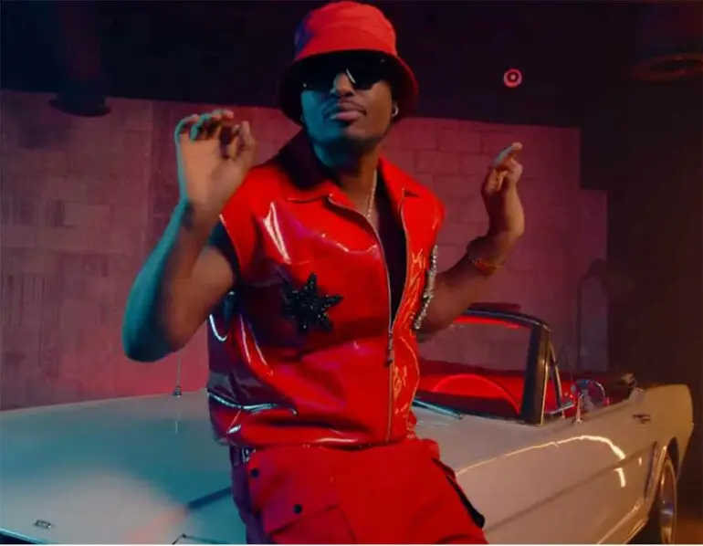 K-Dilak Mesaje a, chanteur haïtien, pose pour la sortie de son clip Magouyè.