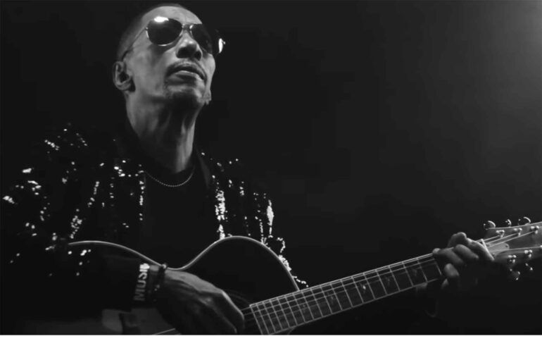 Portrait de Dadou Pasquet, guitariste du compas et fondateur du Magnum Band